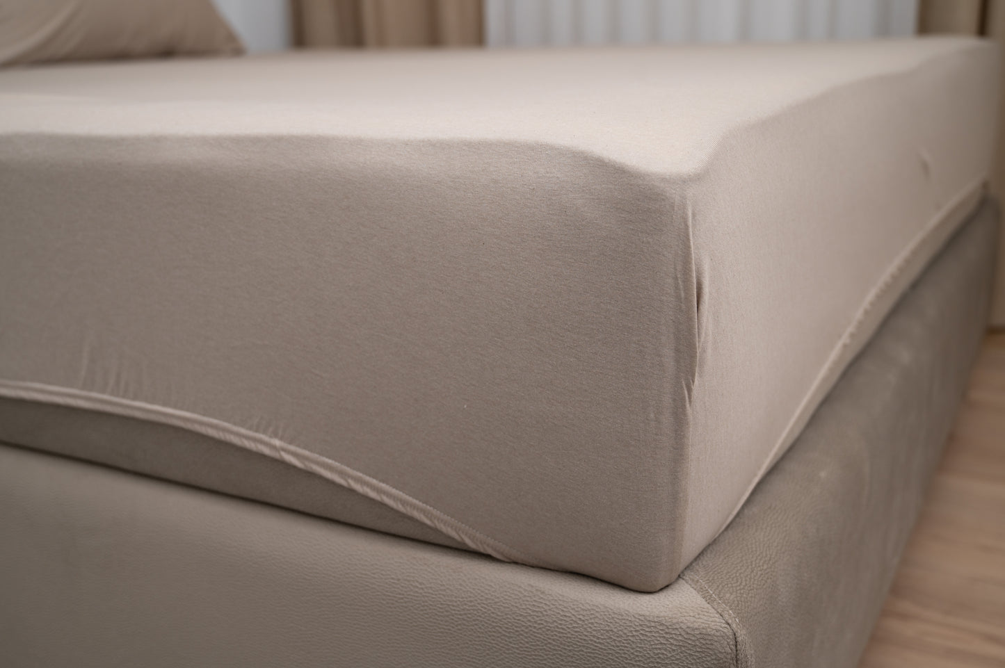 Čaršaf s lastišem + GRATIS 2 jastučnice - bračni