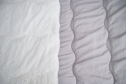 Bračni jorgan s krznom, siva boja